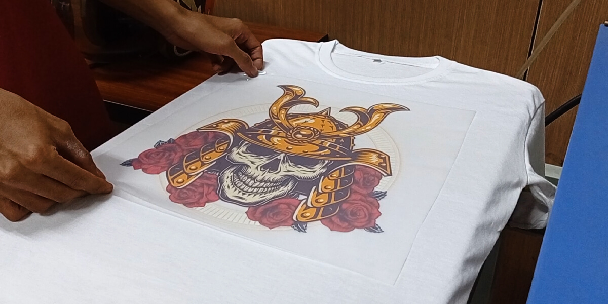 Sablon digital menggunakan teknik DTF.