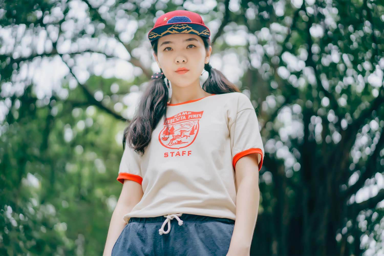 Baju-Atau-Kaos-Ini-Desainnya-Bisa-Dicetak-Menggunakan-Printer-DTF-dan-DTG