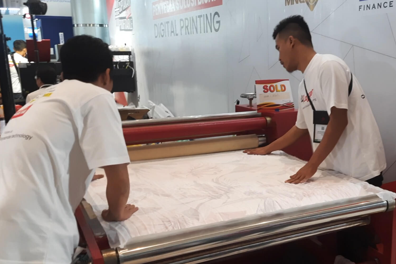Discover the Roll-to-Roll Heat Press Machine Series ZH