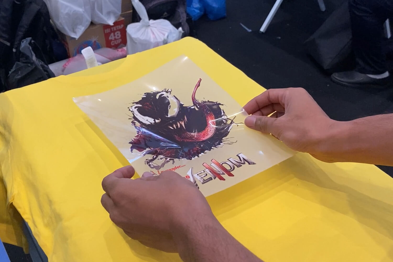 Proses-sablon-DTF-dengan-mesin-heat-press