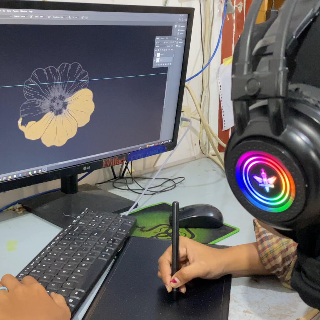 Komputer dengan desain dan software RIP untuk proses pencetakan hijab.