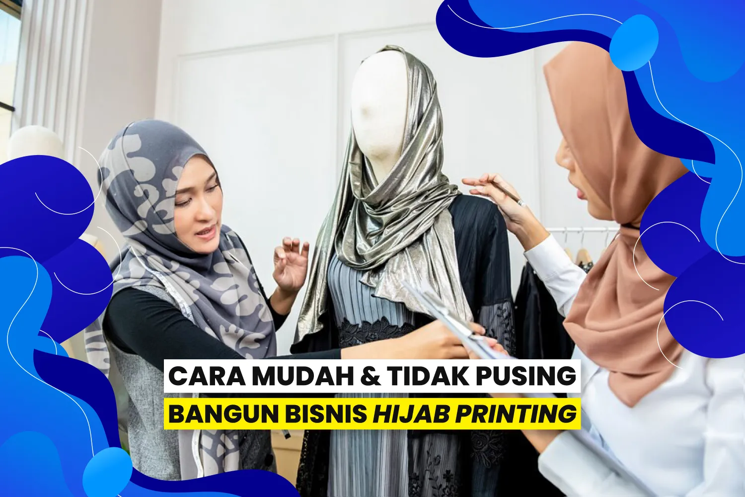 Pengusaha berdiskusi dengan maklon hijab printing di kantor.