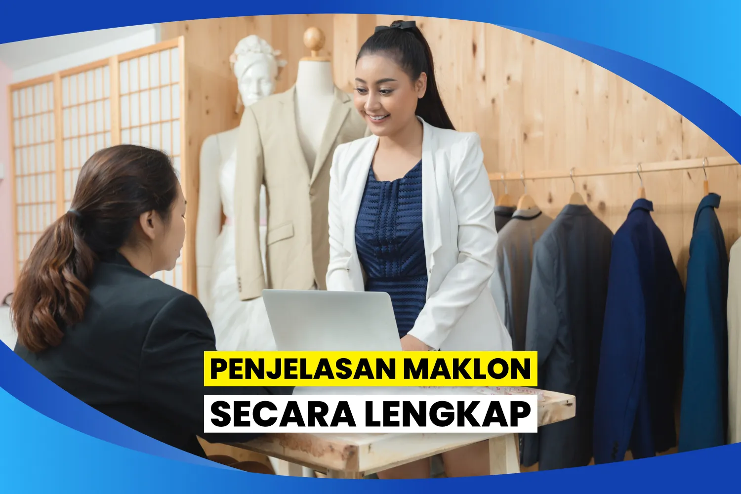 Pebisnis wanita mendiskusikan layanan maklon di depan laptop dengan manekin di latar belakang.