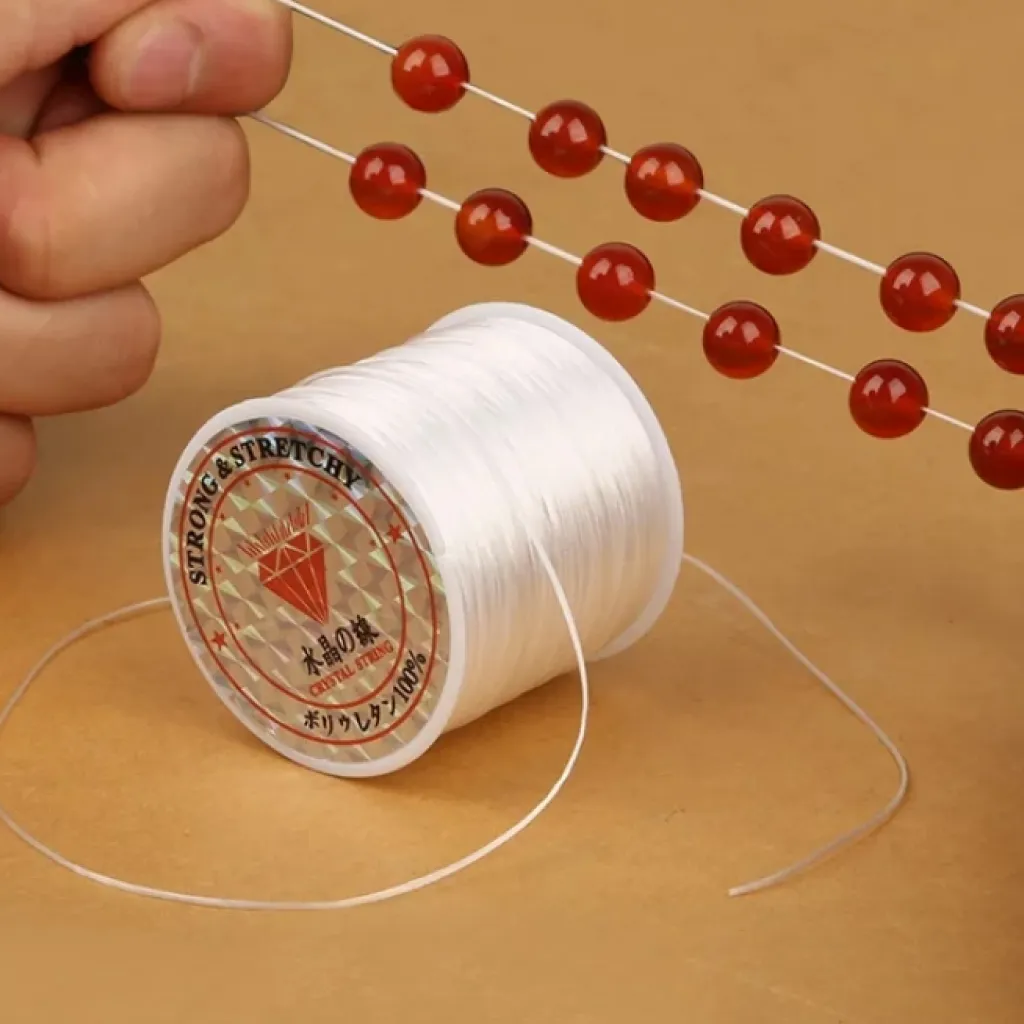 Ilustrasi benang polyester yang elastis.