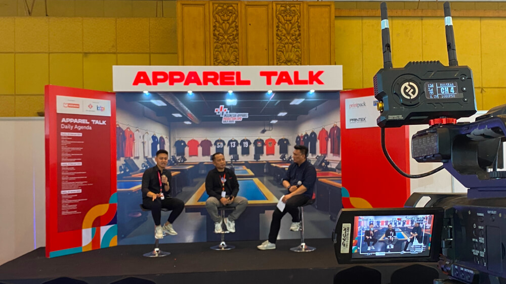 Suasana kegiatan talkshow yang sedang berlangsung.